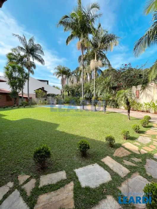 CASA EM CONDOMÍNIO - ALPHAVILLE - SP
