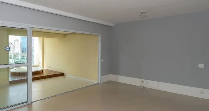 Apartamento à venda com 177M², 3 suítes no Condomínio Edifício Lumina Gramercy Park - Alphaville Bar