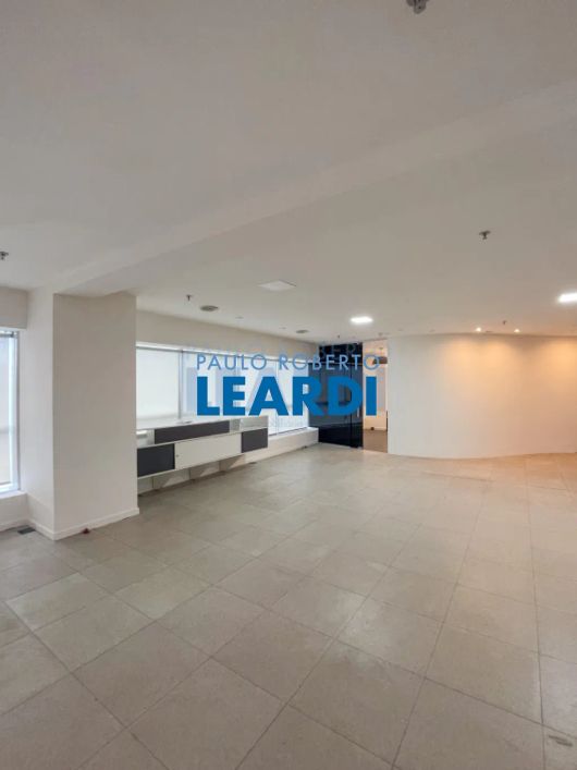 CONJ. COMERCIAL - ALPHAVILLE - SP