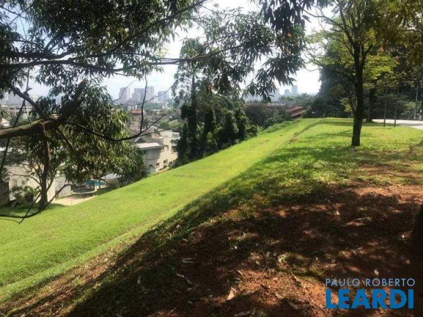 TERRENO EM CONDOMÍNIO - TAMBORÉ - SP