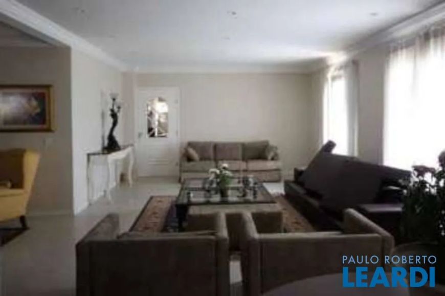 CASA EM CONDOMÍNIO - RESIDENCIAL TAMBORÉ - SP