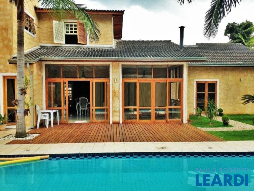 CASA EM CONDOMÍNIO - RESIDENCIAL TAMBORÉ - SP