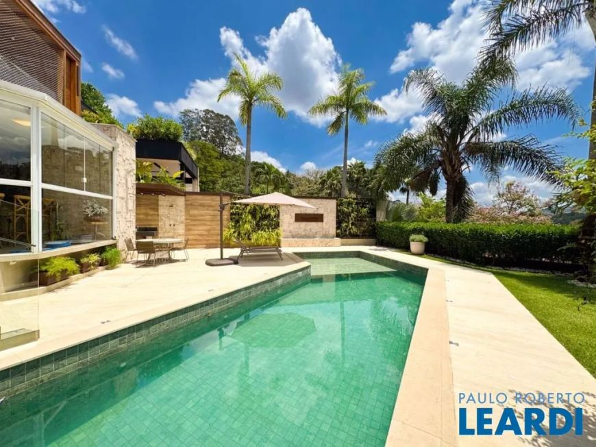 CASA EM CONDOMÍNIO - TAMBORÉ - SP