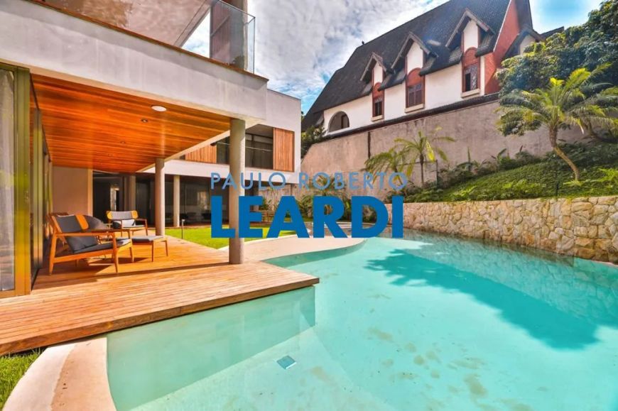 CASA EM CONDOMÍNIO - TAMBORÉ - SP