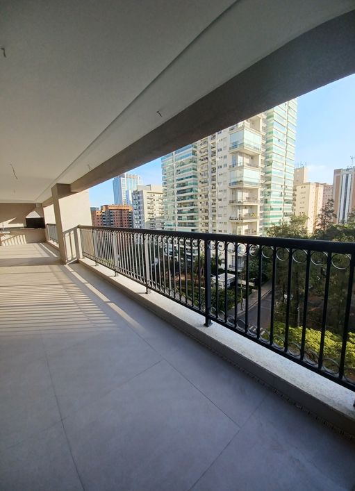 Apartamento para venda tem 360 metros quadrados com 4 quartos