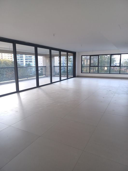 Apartamento para venda tem 360 metros quadrados com 4 quartos