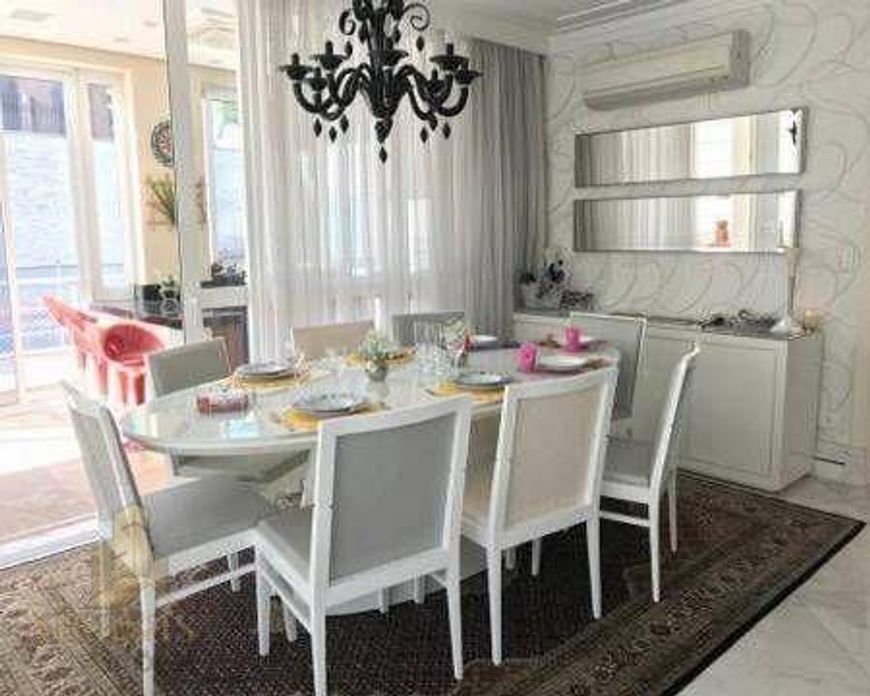 Casa à venda em Alphaville com 5 quartos sendo 5 suítes e 4 vagas por 8 milhões