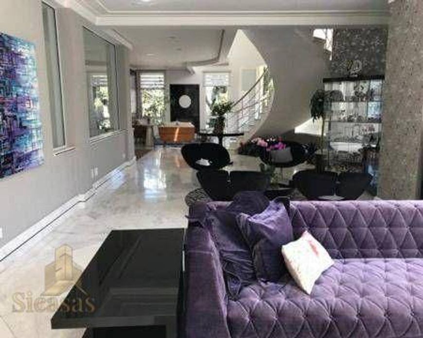 Casa à venda em Alphaville com 5 quartos sendo 5 suítes e 4 vagas por 8 milhões