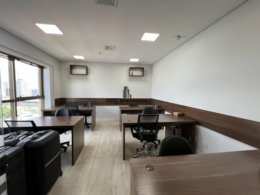 Sala comercial mobiliada no centro de Alphaville