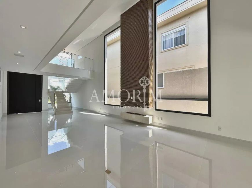 LINDA CASA À VENDA EM CONDOMÍNIO FECHADO - ALPHAVILLE