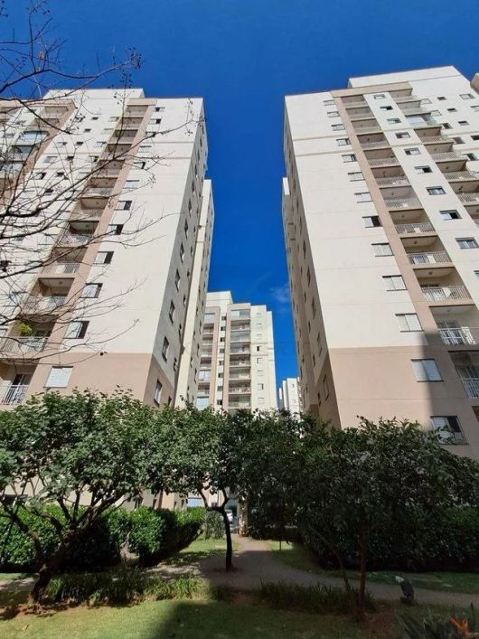 Mobiliado e decorado, o seu Alphaview em andar alto e bom estado de conservação