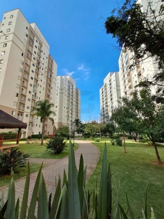 Mobiliado e decorado, o seu Alphaview em andar alto e bom estado de conservação