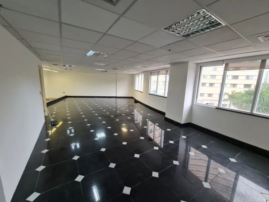 Vendo sala comercial em Alphaville - Edifício Stadium
