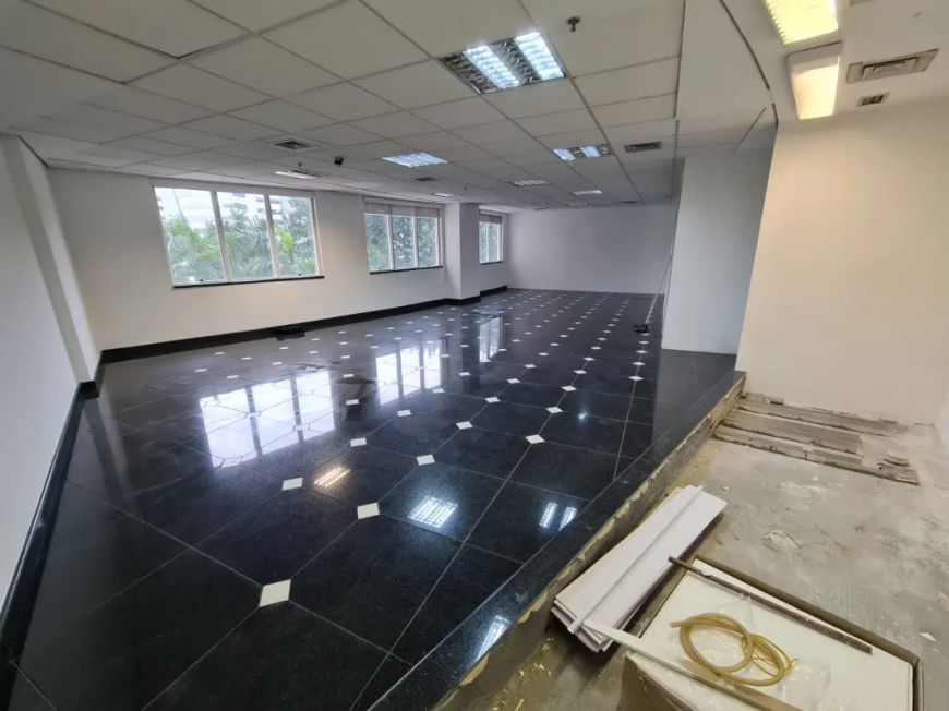 Vendo sala comercial em Alphaville - Edifício Stadium