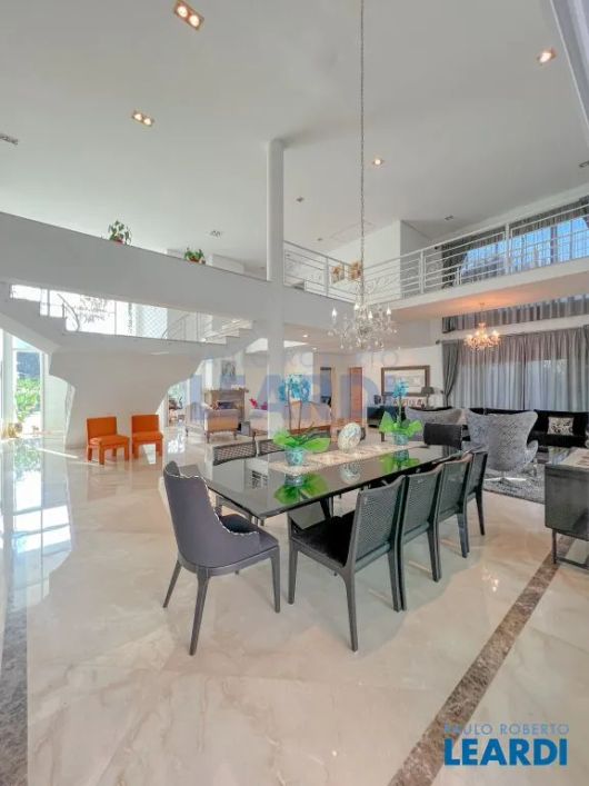 CASA EM CONDOMÍNIO - RESIDENCIAL TAMBORÉ - SP