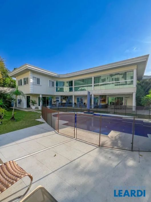 CASA EM CONDOMÍNIO - RESIDENCIAL TAMBORÉ - SP