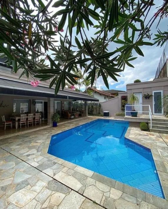 Excelente casa - Alpha 2
