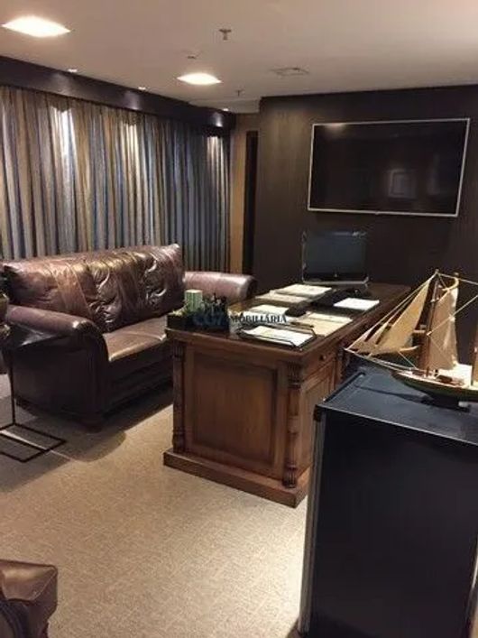 Sala Comercial de 33m² mobiliada no Edifício Murano