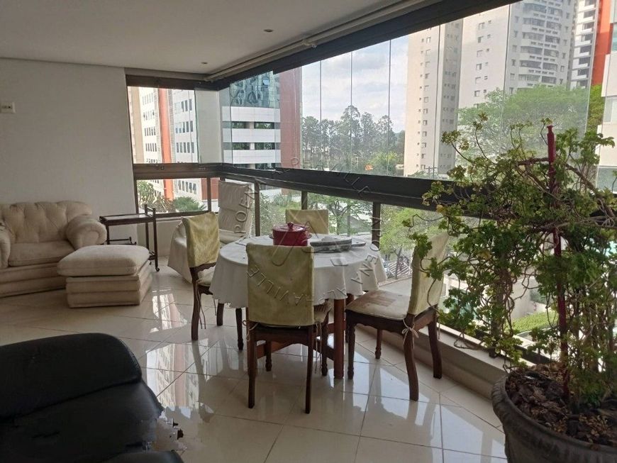 Apartamento à venda - Ed Chateau em Alphaville