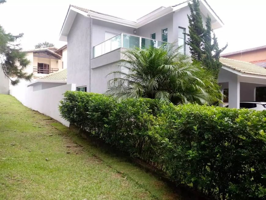Casa para venda com 300 metros quadrados com 4 quartos
