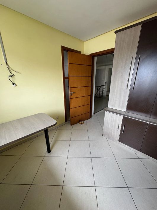 Imóvel para aluguel e venda possui 750 metros quadrados com 3 quartos em Flores - Manaus - AM
