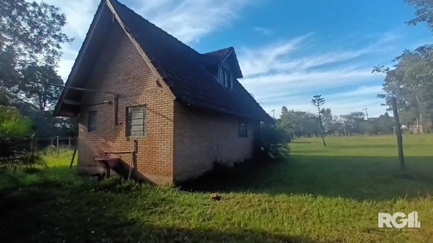 Sítio com 7.000m² no Parque Florestal Itapuã composto por dois terrenos, o primeiro medindo 3.420m²