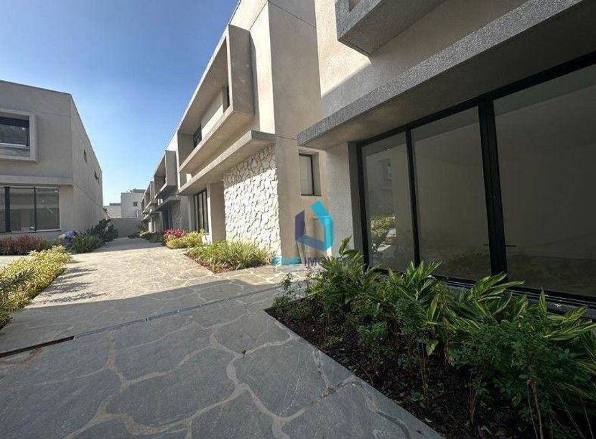 Sobrado com 4 quartos, todos suítes à venda em condominio fechado, 935 m² por R$ 12.500.000,00