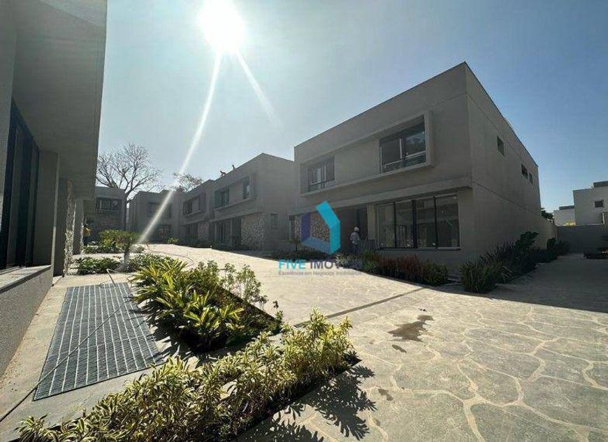 Sobrado com 4 quartos, todos suítes à venda em condominio fechado, 935 m² por R$ 12.500.000,00