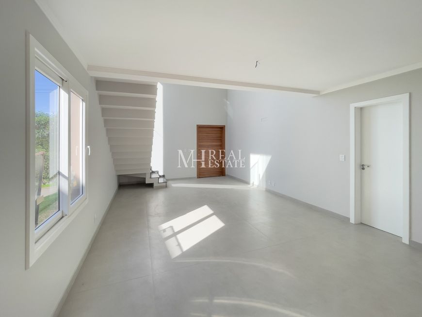 CASA NOVA COM ARQUITETURA MODERNA!
