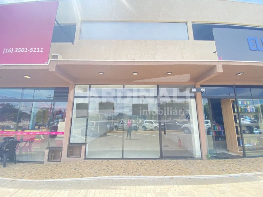 Comercial Sala / Salão com Condomínio em São Carlos