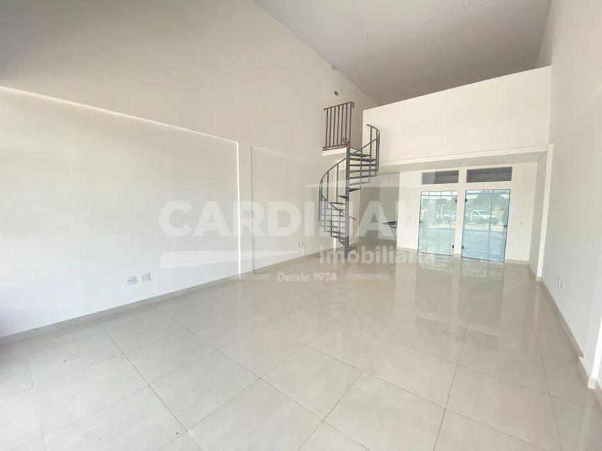 Comercial Sala / Salão com Condomínio em São Carlos