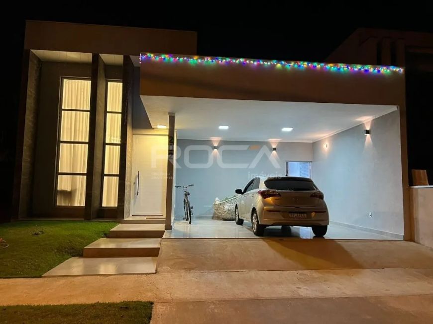 Casa de 3 dormitórios com suíte e armários no bairro Faixa Azul em São Carlos