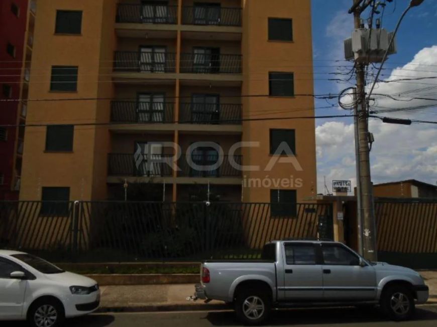 Apartamento à venda e locação no Jardim Lutfalla, São Carlos: 1 dormitório, armários na cozinha e bo