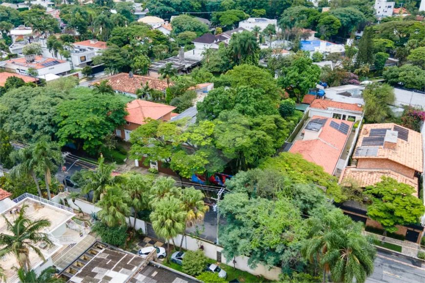 Terreno à venda em Alto De Pinheiros - SP