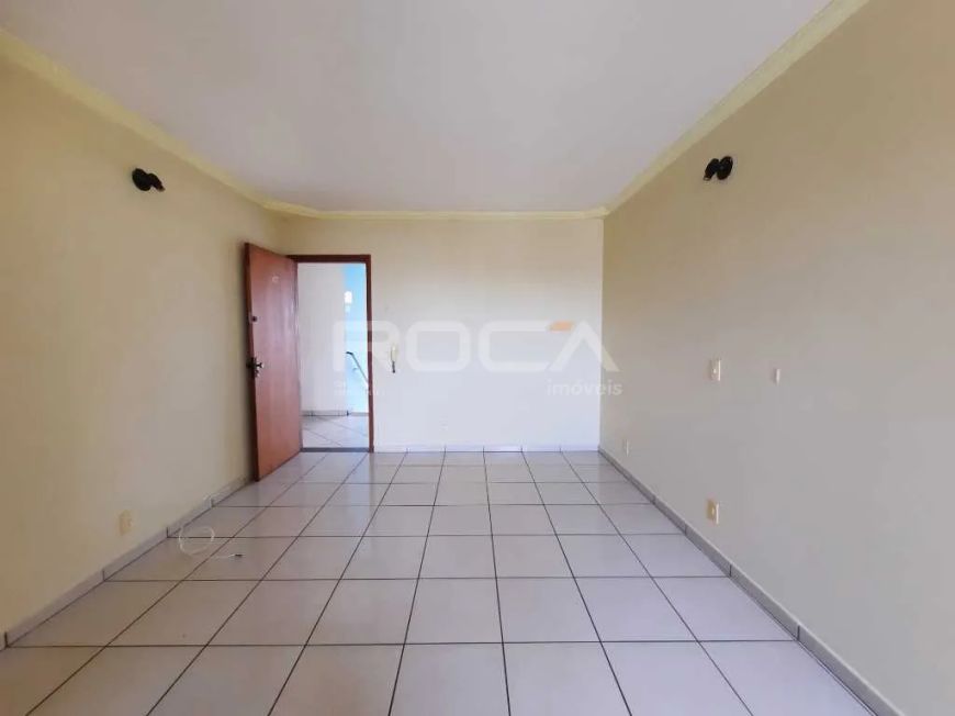 Kitnet à venda e locação no Jardim Lutfalla, São Carlos: 1 dormitório, cozinha, sala e sacada