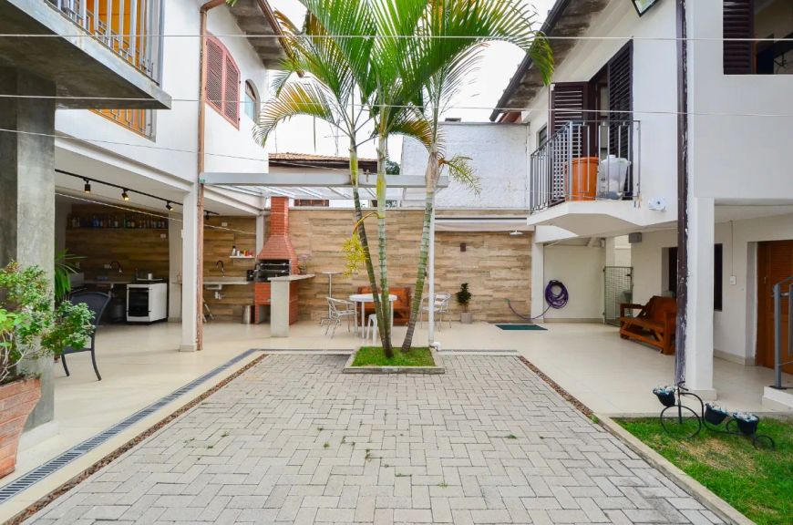 Casa tipo para venda com 4 quartos, sendo 4 suítes, 248m²