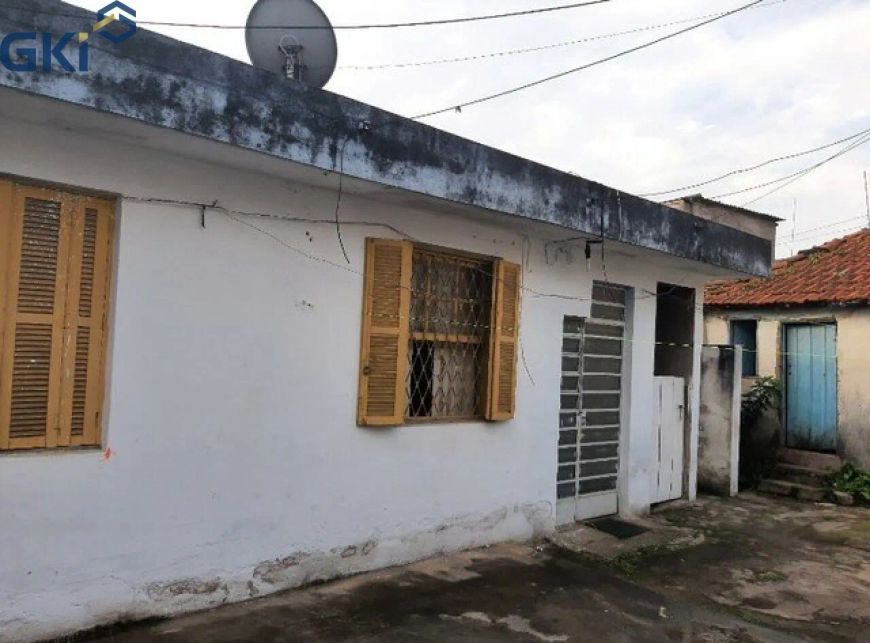 Terreno com 2 casas, 600m2