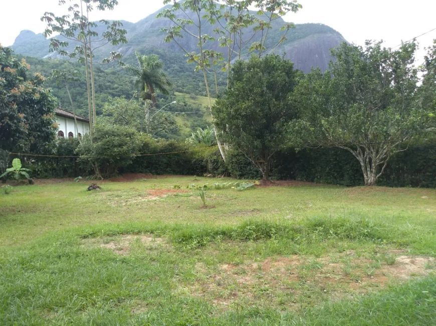 Chácara para venda na região serrana de Serra da Cruz em Macaé/RJ, Casa 2 quartos e quintal amplo.