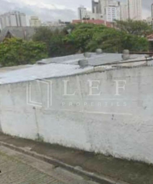 R Fradique Coutinho, Pinheiros