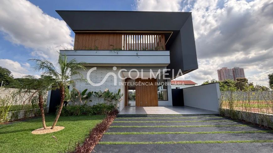 Casa de Luxo à Venda em ! 4 Quartos, 4 Suítes, 3 Salas, 4 Banheiros, 4 Vagas, 315m² de Área! Venha C