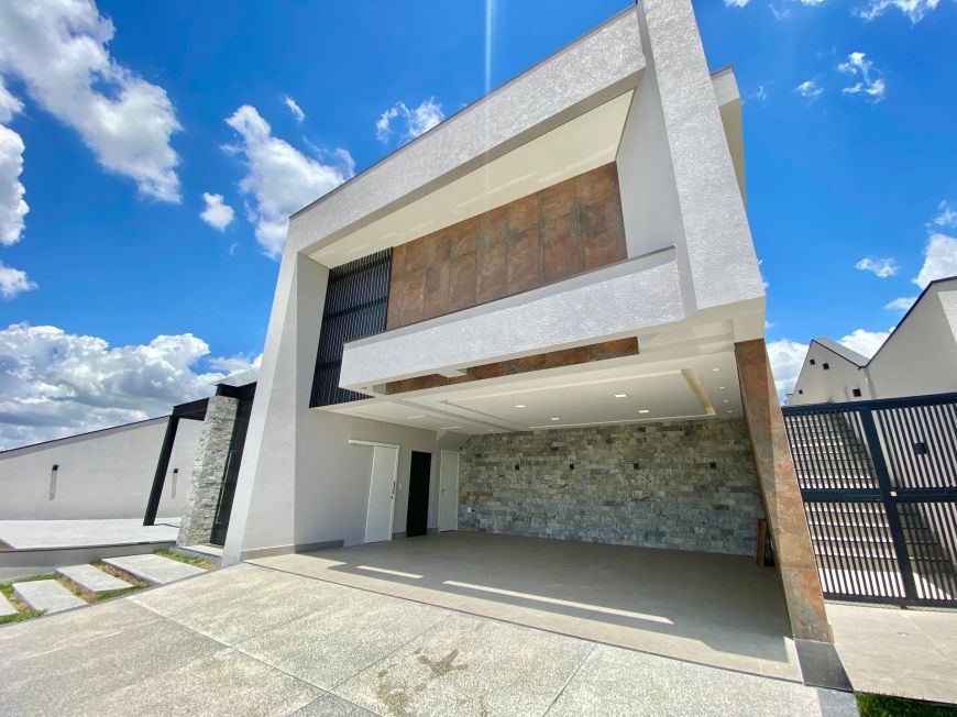 Casa térrea de alto padrão com quadra de beach tenis