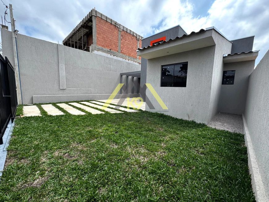 CASA DE FRENTE PARA RUA PALOMA EM COLOMBO
