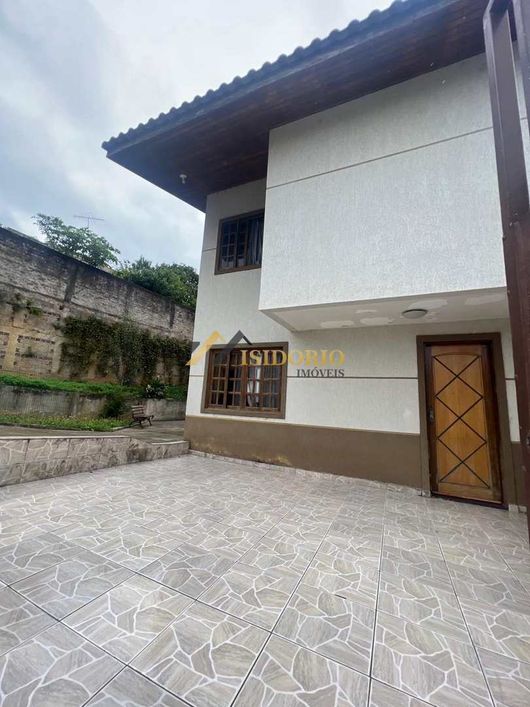 EXCELENTE SOBRADO!!! 531m² DE ÁREA TOTAL, SUÍTE, BEM LOCALIZADO