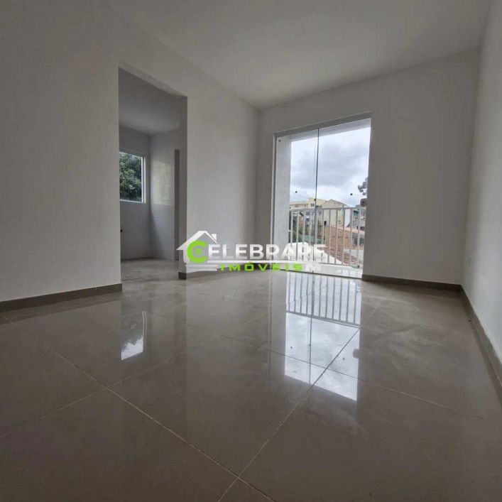 APARTAMENTO COM SACADA E CHURRASQUEIRA, 02 QUARTOS.
