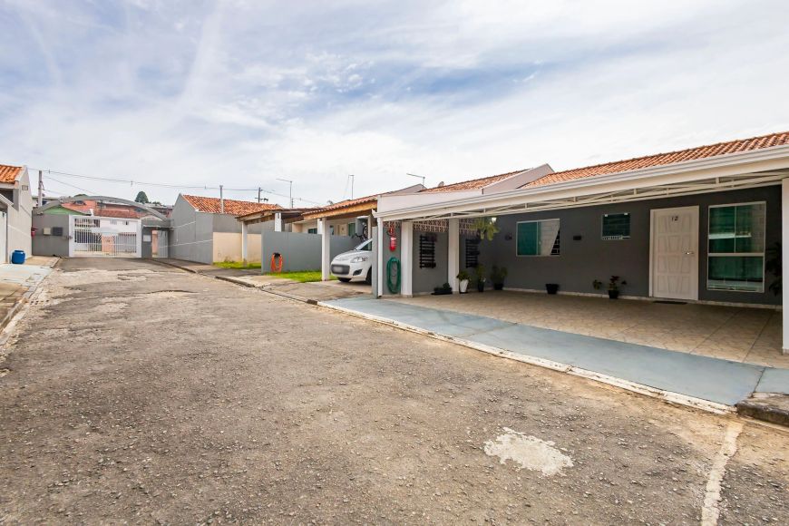 Casa com planejados em condomínio fechado, 3 quartos, 3 vagas cobertas, no bairro Monza em Colombo