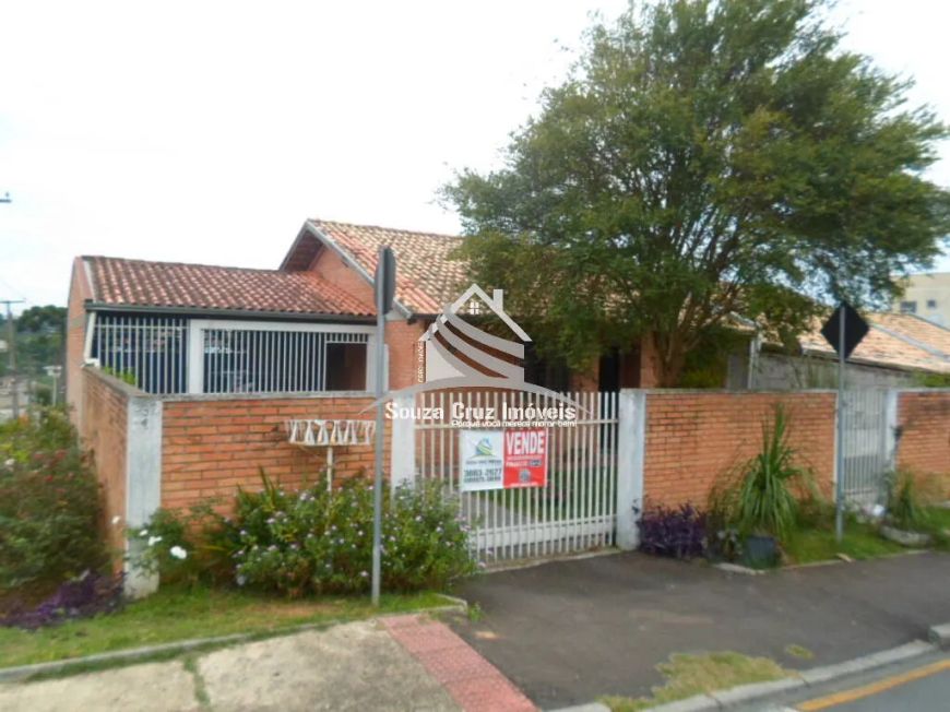 Casa com Terreno de Esquina - Divisa com Curitiba .