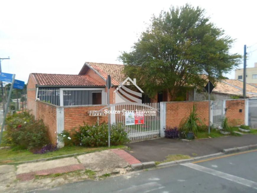 Casa com Terreno de Esquina - Divisa com Curitiba .