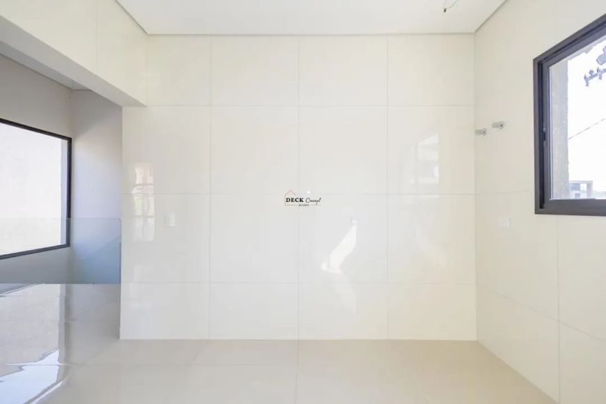 Casa em condomínio com 3 dormitórios sendo uma suíte e 3 vagas de garagem á venda no Arruda em Colom