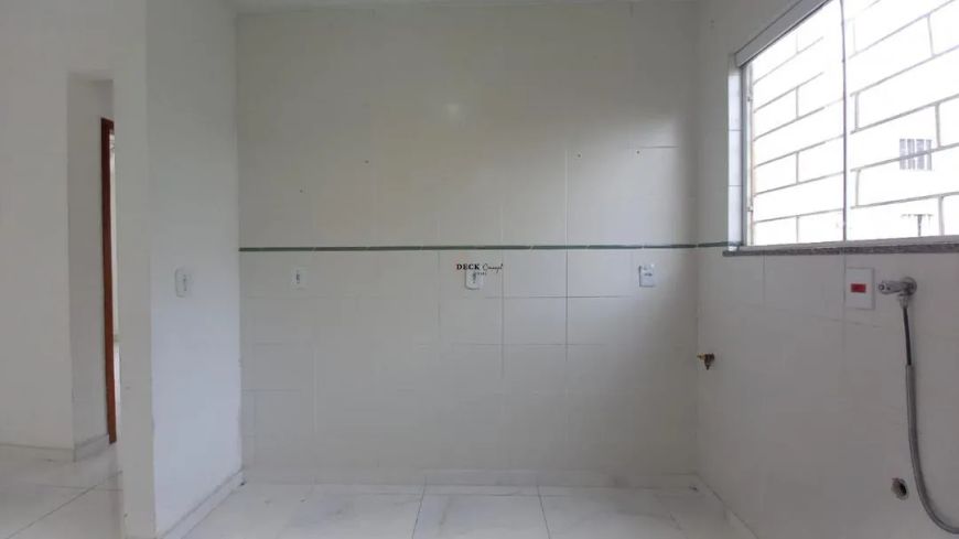 Apartamento com 2 dormitórios e uma vaga de garagem á venda em Colombo. Estuda permuta por Chácara -