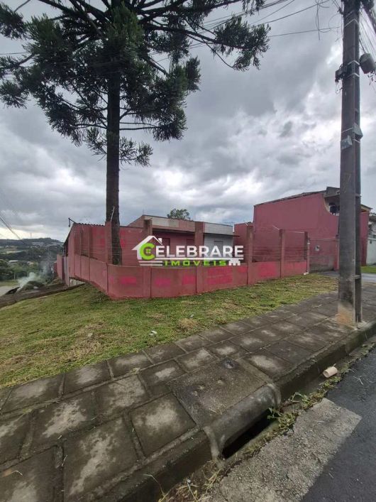 TERRENO COM 03 SALAS COMERCIAIS NO MARACANÃ.